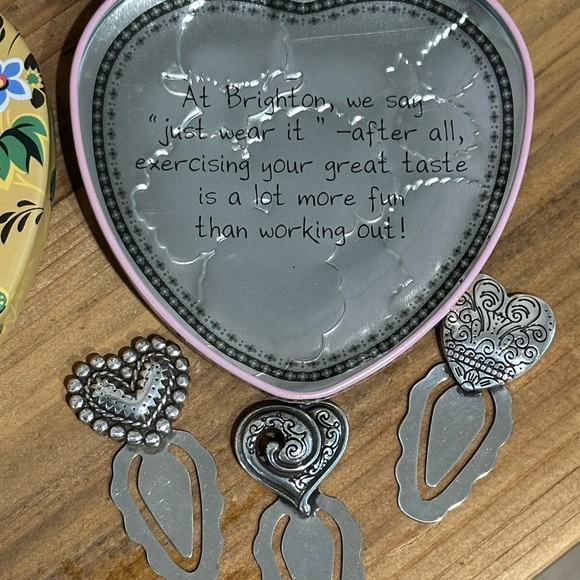 Brighton Heart Floral Tin Box with 3 Silver Heart Pagemarkers/Bookmarks - Picture 10 of 11